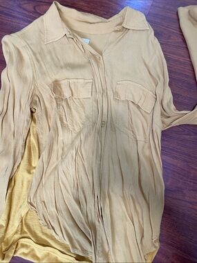 Button-Front Women's Shirt in Mustard Yellow